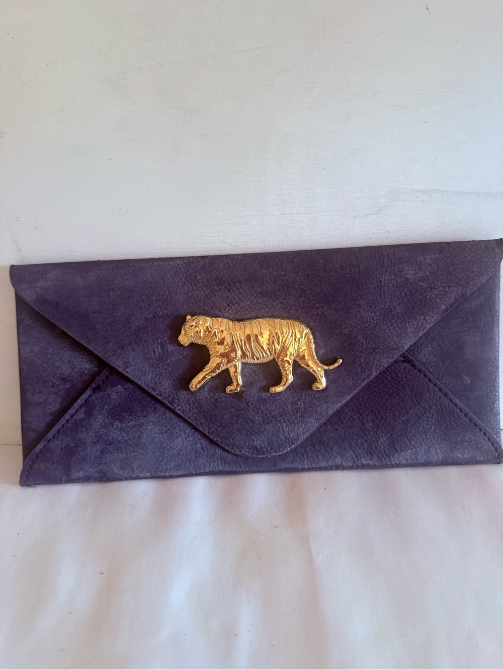 Mud pie rich purple faux leather envelope clutch bag textured gold tiger emblem